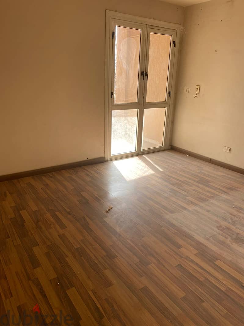 Apartment for sale in Al-Rehab, Gate 13, overlooking Gateway Mall and close to all services  First residence  View is open 3