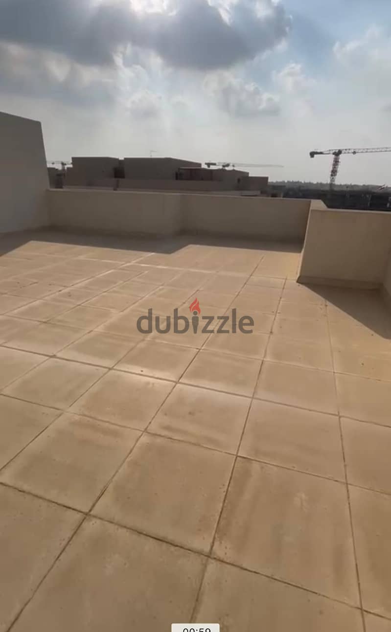 lowest price Semi furnished penthouse 195m + roof 150m rent Fifth Square Al Marasem New Cairo 4