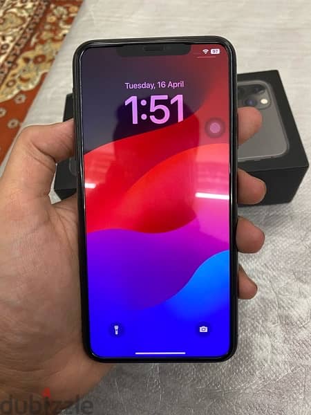 iphone 11pro max used like new 3