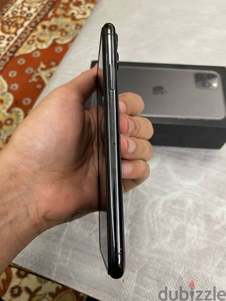 iphone 11pro max used like new 5