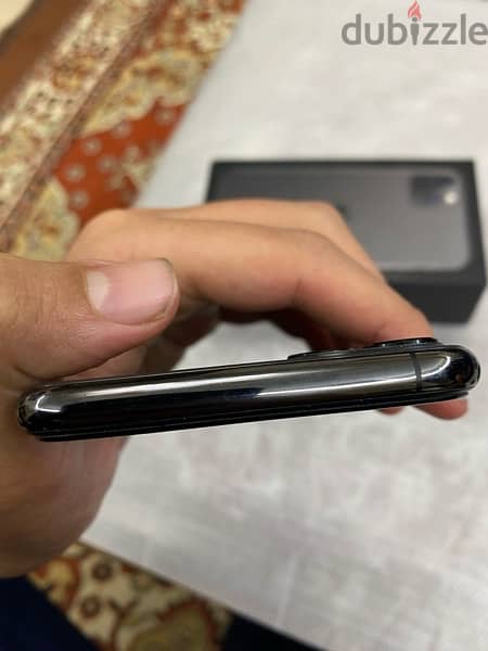 iphone 11pro max used like new 7