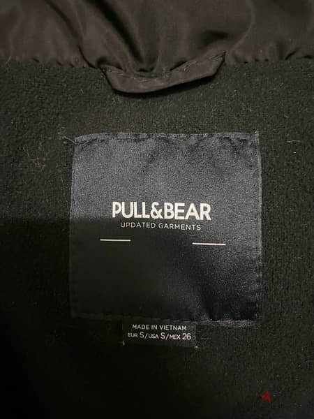 pull and bear jacket size S waterproof- padded from inside 2