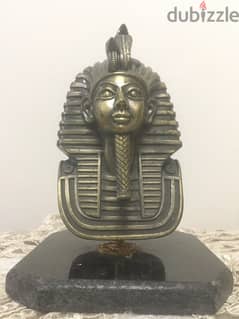 a copper mask of tutankhamun