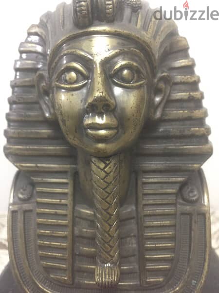 a copper mask of tutankhamun 2