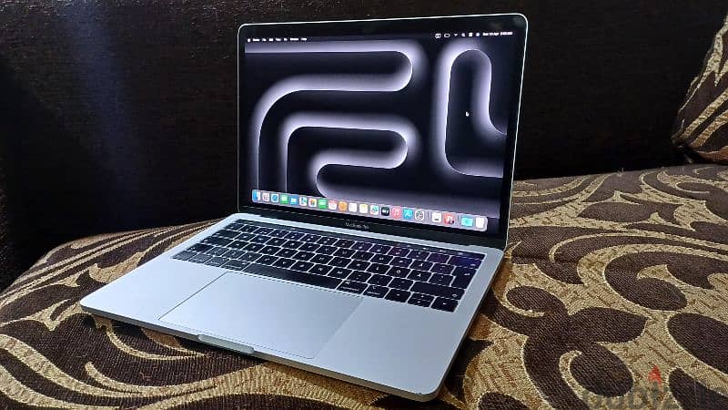 Macbook pro 2019-i5-8Gb-256ssd Touch par 1