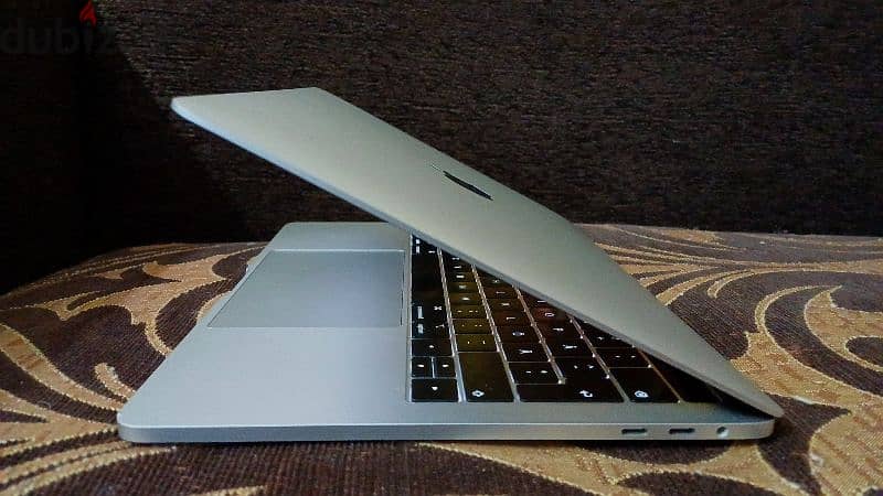 Macbook pro 2019-i5-8Gb-256ssd Touch par 9