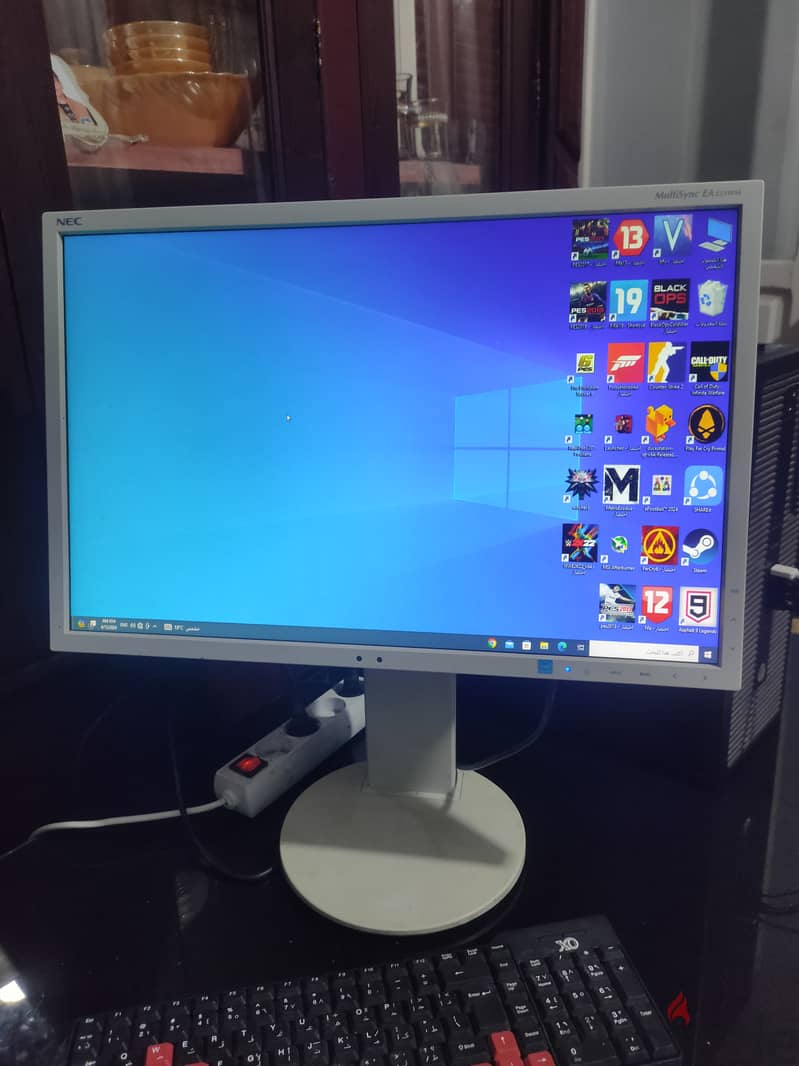 كمبيوتر وشاشة 4