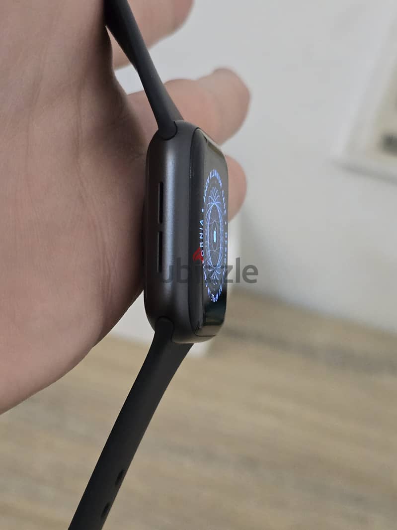 Apple Watch SE 40mm (2022) -Original charging cable & strap -2 straps 3