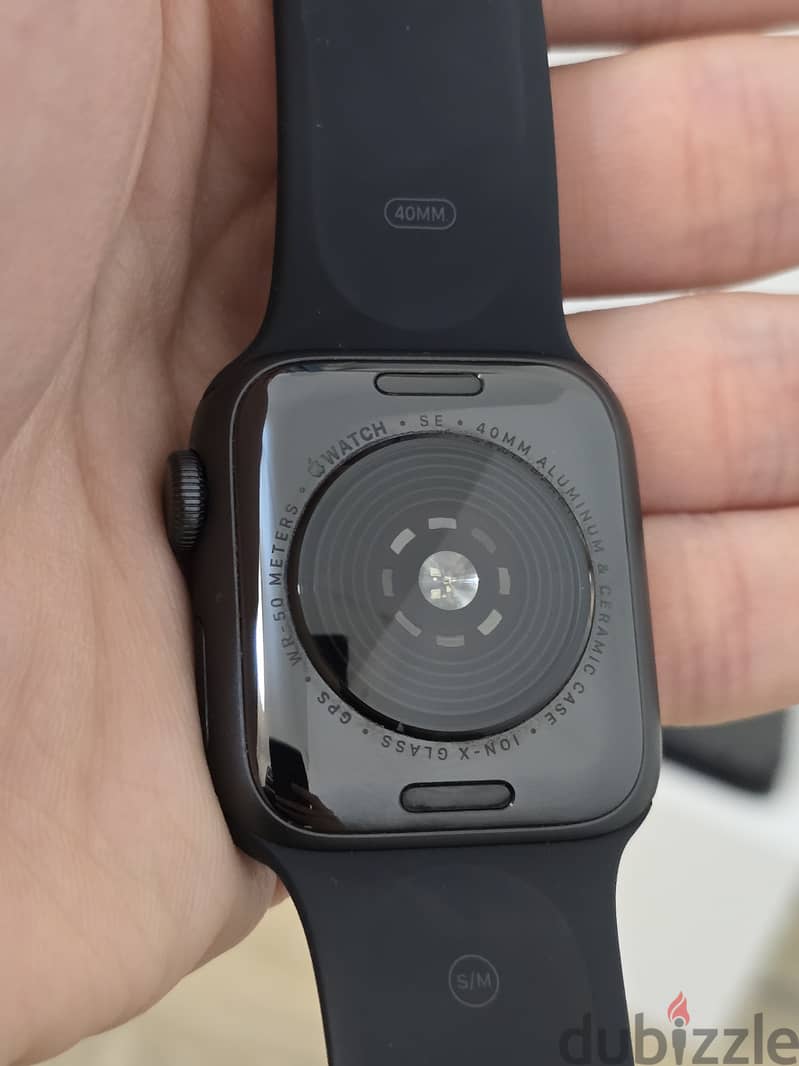Apple Watch SE 40mm (2022) -Original charging cable & strap -2 straps 4