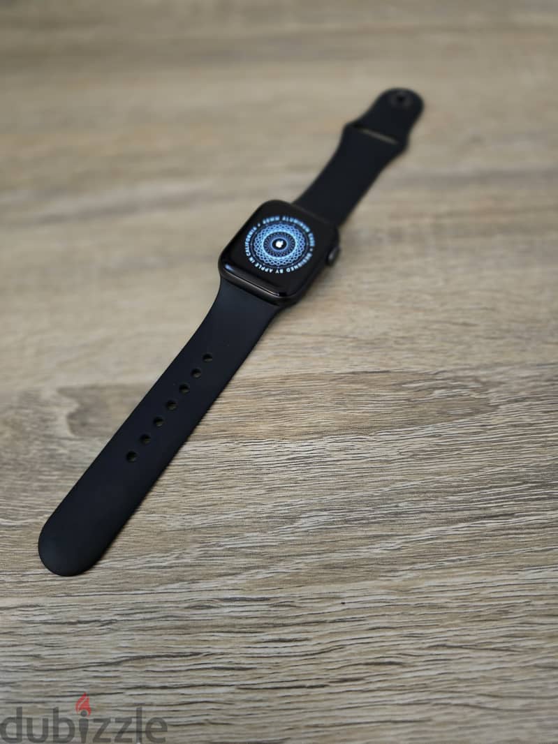 Apple Watch SE 40mm (2022) -Original charging cable & strap -2 straps 8