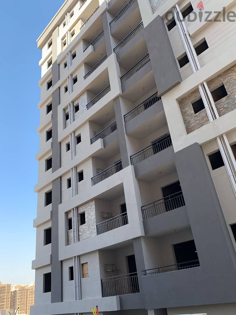 Down payment of 472,000 and receive a 93 sqm apartment in a compound in front of Wadi Degla Club in Zahraa El Maadi, in installments. 6