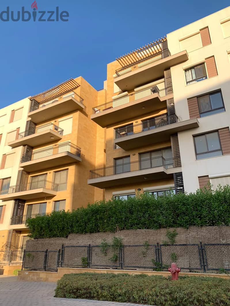 شقة رائعة بموقع متميز جدا للبيع في ايست تاون - القاهرة الجديدة 6