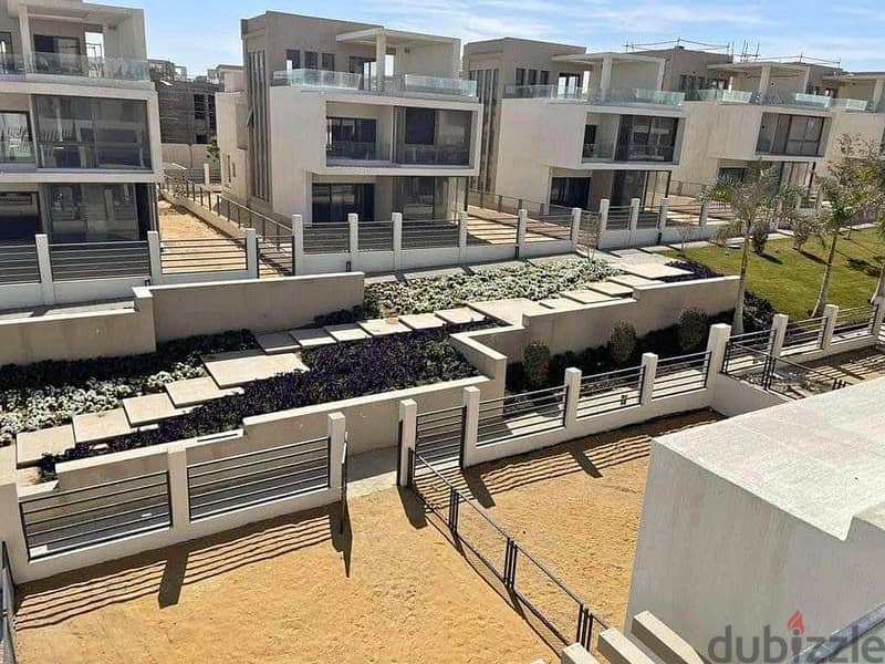 Townhouse 250 m Immediate Receipt Prime Location in The Compound in Golden Square Minutes To The American University In The Heart Of The Fifth 0