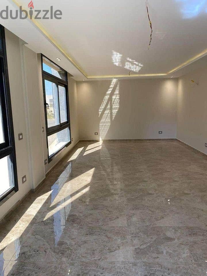 Townhouse 250 m Immediate Receipt Prime Location in The Compound in Golden Square Minutes To The American University In The Heart Of The Fifth 5