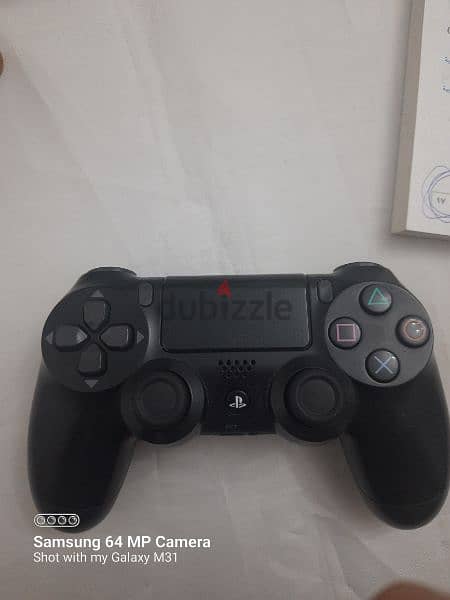 ps4 pro + dualshock + power cable + 1 free charging cable 1