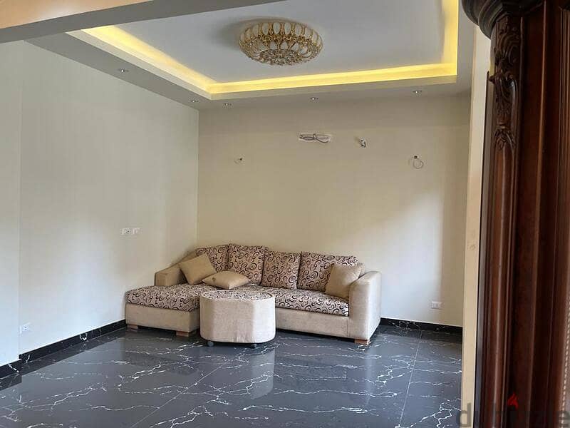 Apartment for sale Green 5 Area: 208 meters first floor Super Luxe finishing 5