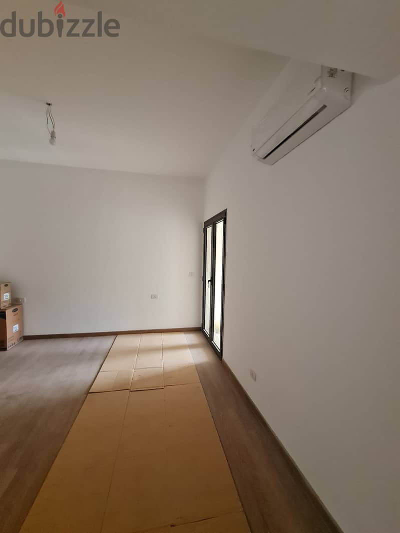 Apartment for rent in Fifth Square Marasim Compound, semi-furnished, with kitchen and air conditioners, great location 2