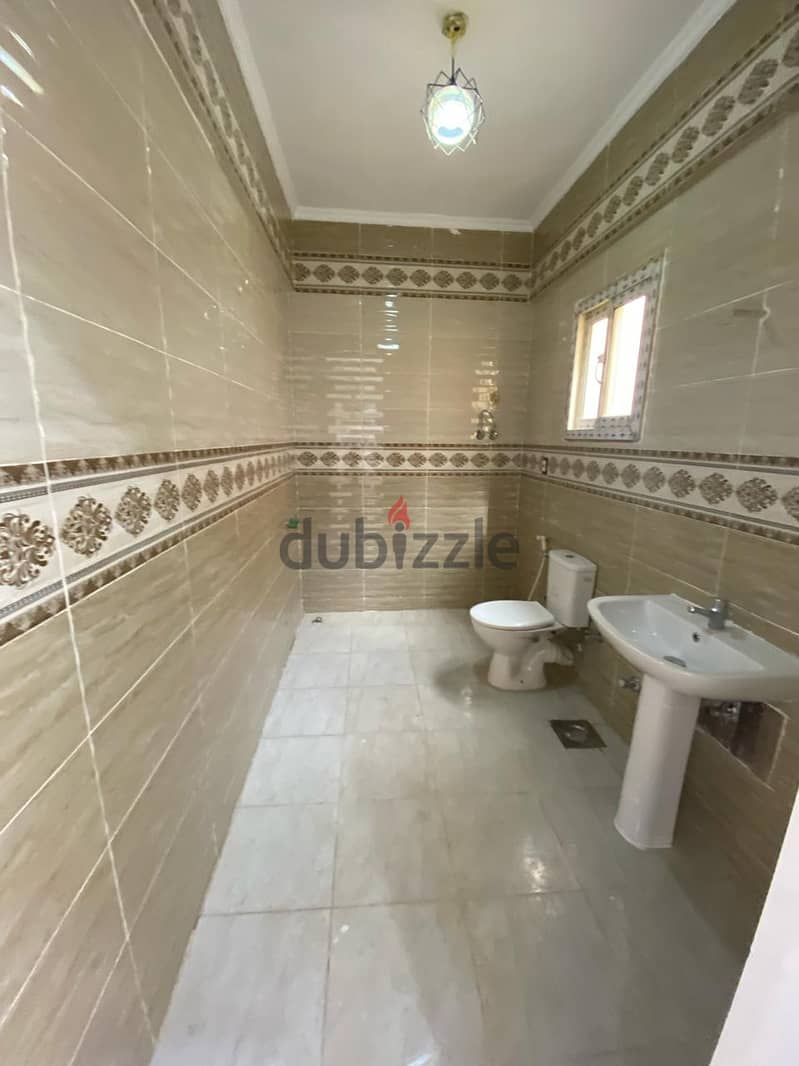 Roof for rent, administrative or residential, in the Ninth District, Sheikh Zayed 6