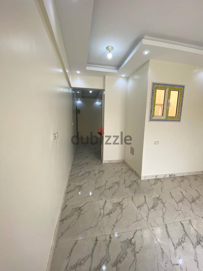 Roof for rent, administrative or residential, in the Ninth District, Sheikh Zayed 7