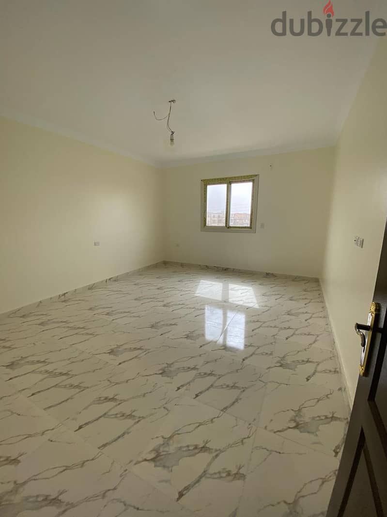 Roof for rent, administrative or residential, in the Ninth District, Sheikh Zayed 8