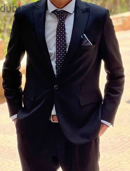 بدلة رجالي لون اسوود خامة تركي ممتازة جدا للإيجار او البيع 1