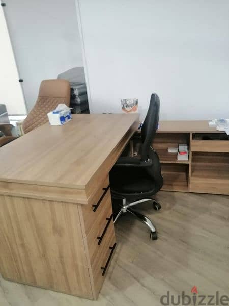 office furniture for sale.  اساس مكتبي للبيع مستعمل سنه واحده 8