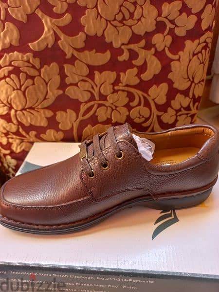 حذاء duckجلد طبيعي اصلي الاتنين بسعر واحده ف التوكيل بالضمان والكرتونه 12