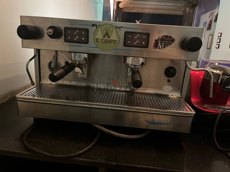 ماكينة قهوة حالة ممتازة 5