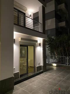 Apartment 164sqm+garden 202sqm for sale in taj city with 70% discount /شقة ١٦٤م+جاردن كبيرة بفيو على مرحلة فلل بالكامل بالتقسيط 0