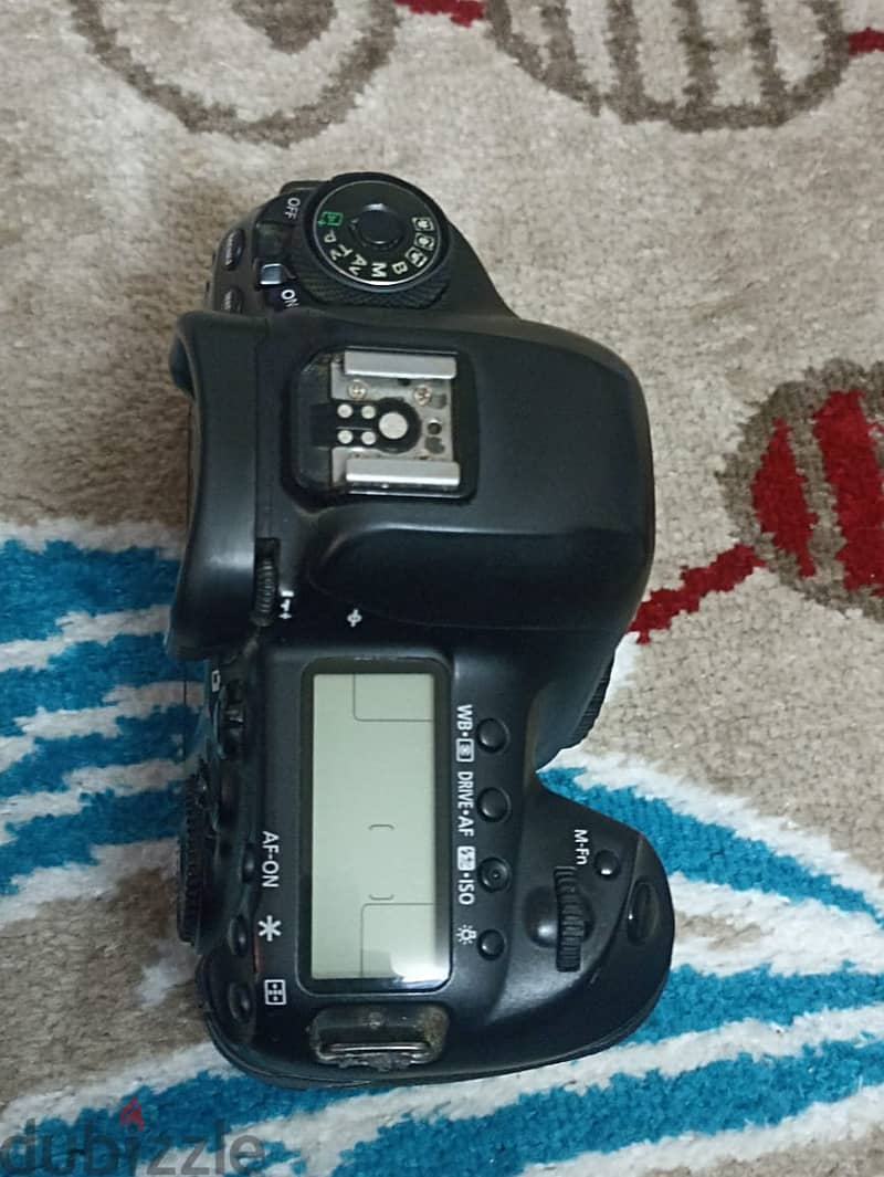للبيع كاميرا 5D مارك 4 استخدام نظيف اوووي 3