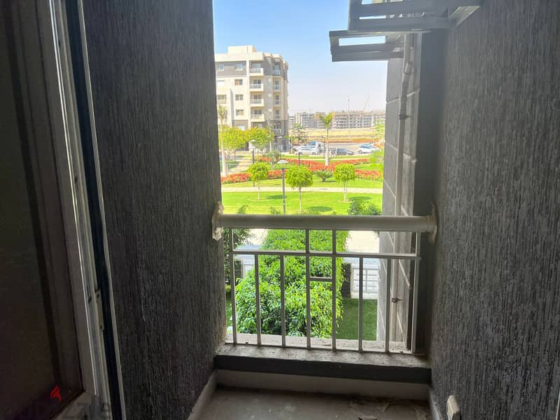 Apartment for sale in Madinaty B10, immediate receipt, open view, wide garden,140m 3