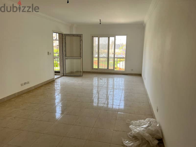 Apartment for sale in Madinaty B10, immediate receipt, open view, wide garden,140m 6