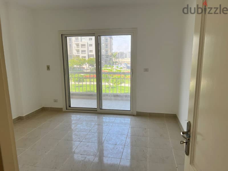 Apartment for sale in Madinaty B10, immediate receipt, open view, wide garden,140m 12