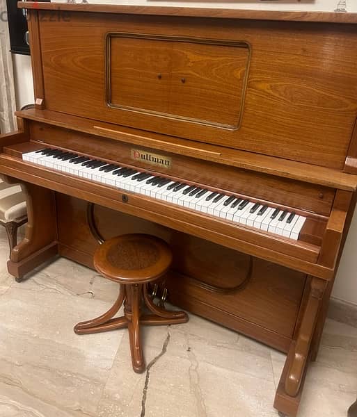 wooden American piano 2