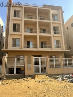 Apartment for sale, immediate receipt, at a snapshot price, area of ​​180 square meters, in a garden with meters, in Andalusia 2, in the new Cairo set