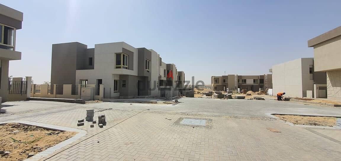 Townhouse corner small 1 Badya Palm Hills October Badya palm hills Area: 230 m Ground and first floor 3 master bedrooms (including 1 with bathroom an 18