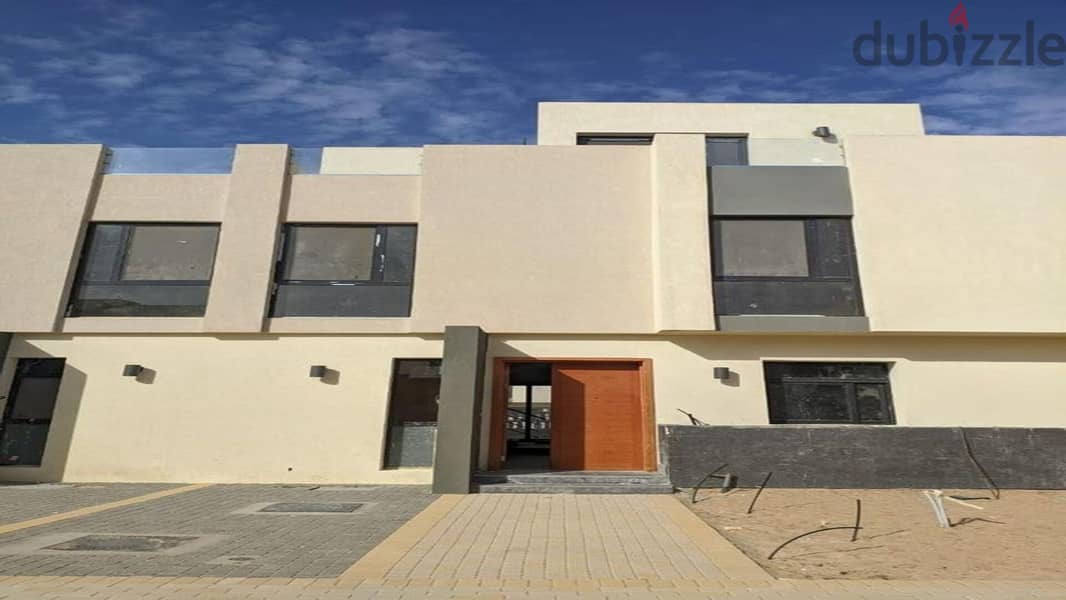 Townhouse (prime location) for sale in Al Burouj Compound in front of the International Medical Center in Shorouk City 4
