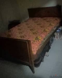 سرير خشب مستعمل ١٤٠ سم للبيع 0