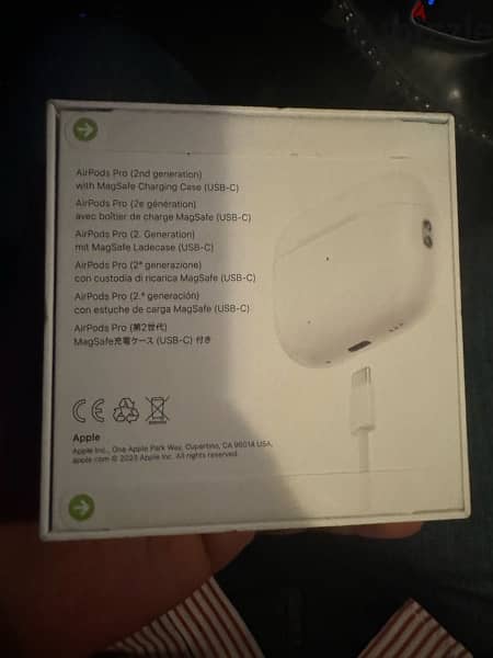 AirPods Pro (2nd generation) with MagSafe Charging Case (USB-C) 1