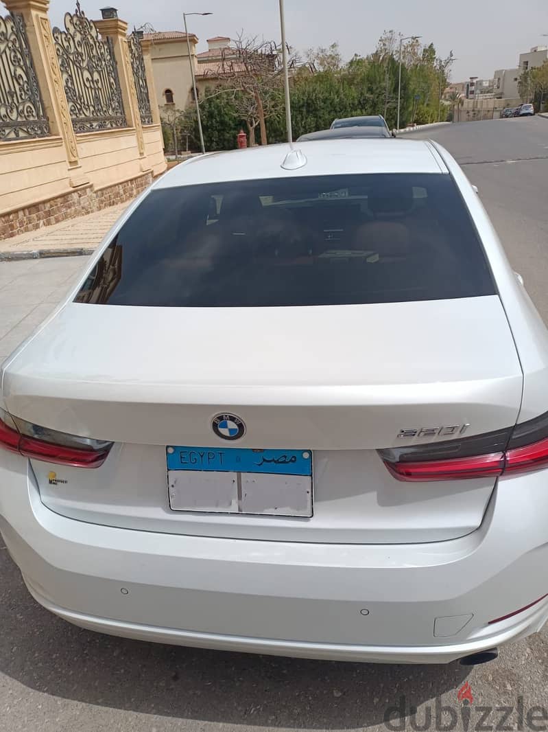 BMW 320i Luxury 3