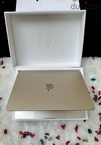 Apple MacBook Air 15' M2, 100% BT, with Box like new. 1
