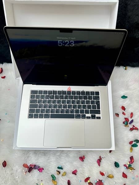 Apple MacBook Air 15' M2, 100% BT, with Box like new. 4