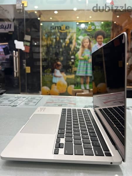 MacBook pro m2 2022 like new لم يستعمل تقريباً 2