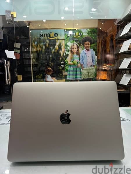 MacBook pro m2 2022 like new لم يستعمل تقريباً 3