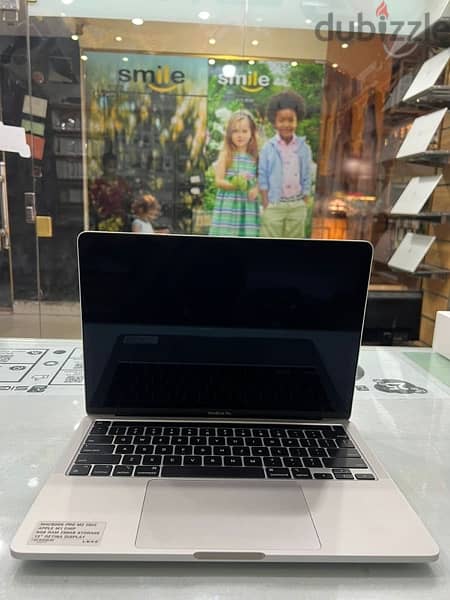 MacBook pro m2 2022 like new لم يستعمل تقريباً 4