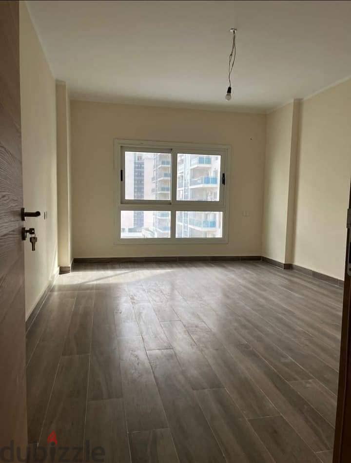 211 sqm apartment for sale in Bahri, immediate receipt, 3 rooms, fully finished, prime location in New Alamein, Latin Quarter Compound 4