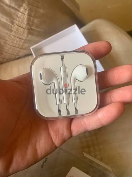 Apple earpods original (old connecter) new 4