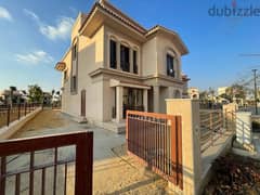 Villa for sale in Madinaty D3, distinctive garden view, prime location, with a 12-year installment plan