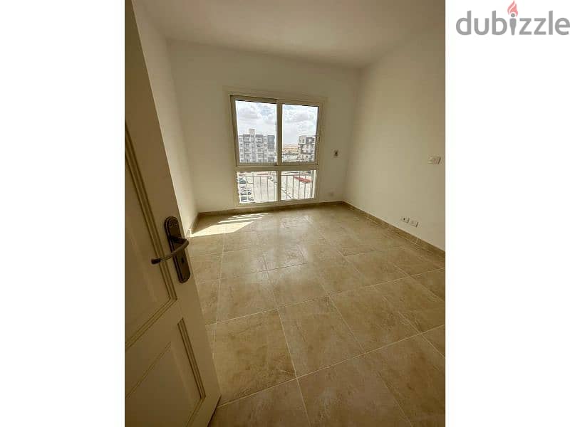 "Seize the opportunity and own your apartment in Madinaty, 109 square meters, with an old contract in B14. " 6