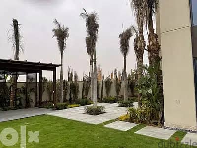 For sale, a villa next to Beverly Hills with a fantastic view on green spaces, in installments 1